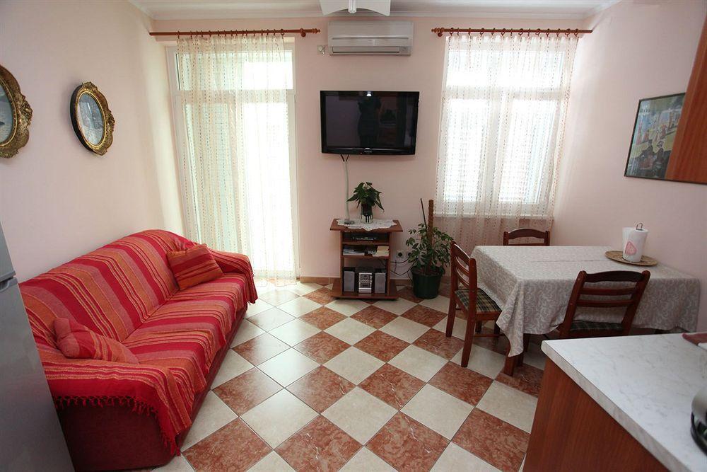 Split Apartments Peric Bagian luar foto