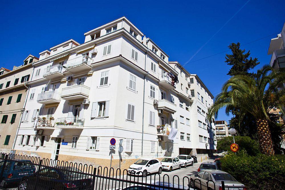 Split Apartments Peric Bagian luar foto