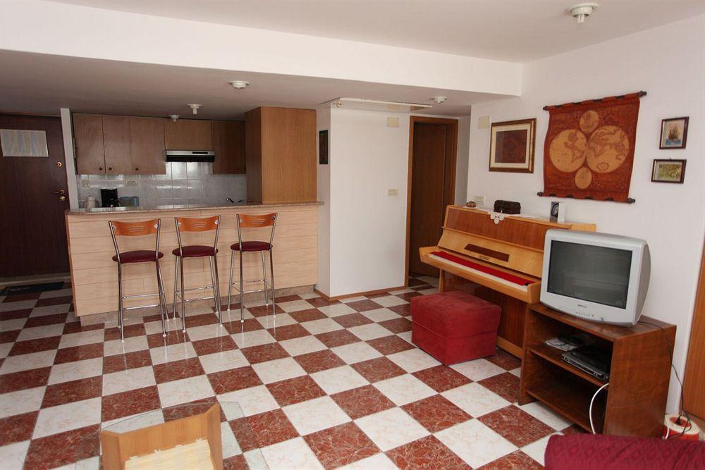 Split Apartments Peric Bagian luar foto