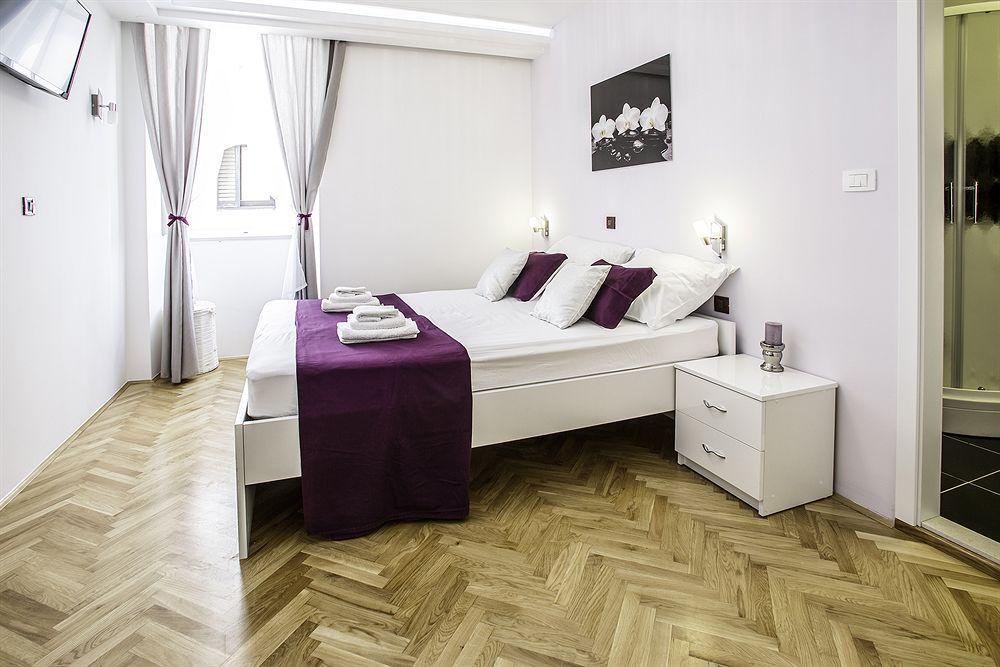 Split Apartments Peric Bagian luar foto