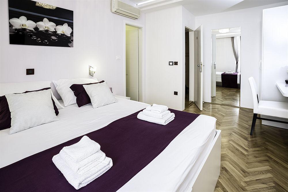 Split Apartments Peric Bagian luar foto