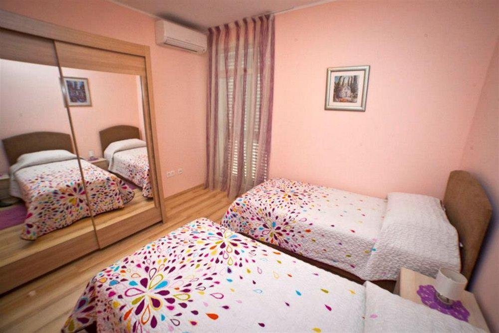 Split Apartments Peric Bagian luar foto