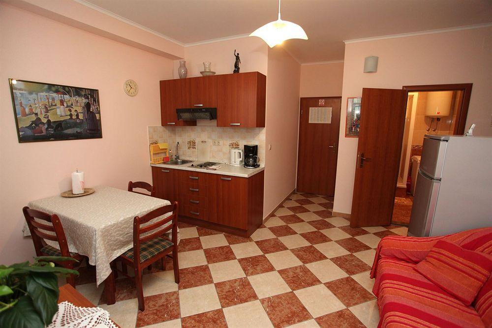 Split Apartments Peric Bagian luar foto
