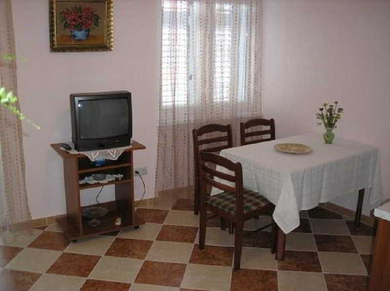 Split Apartments Peric Bagian luar foto