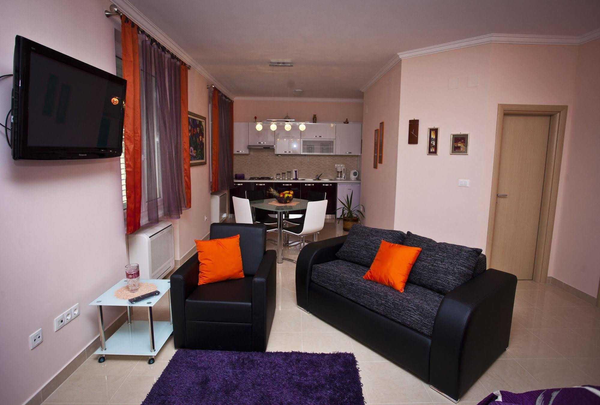 Split Apartments Peric Bagian luar foto