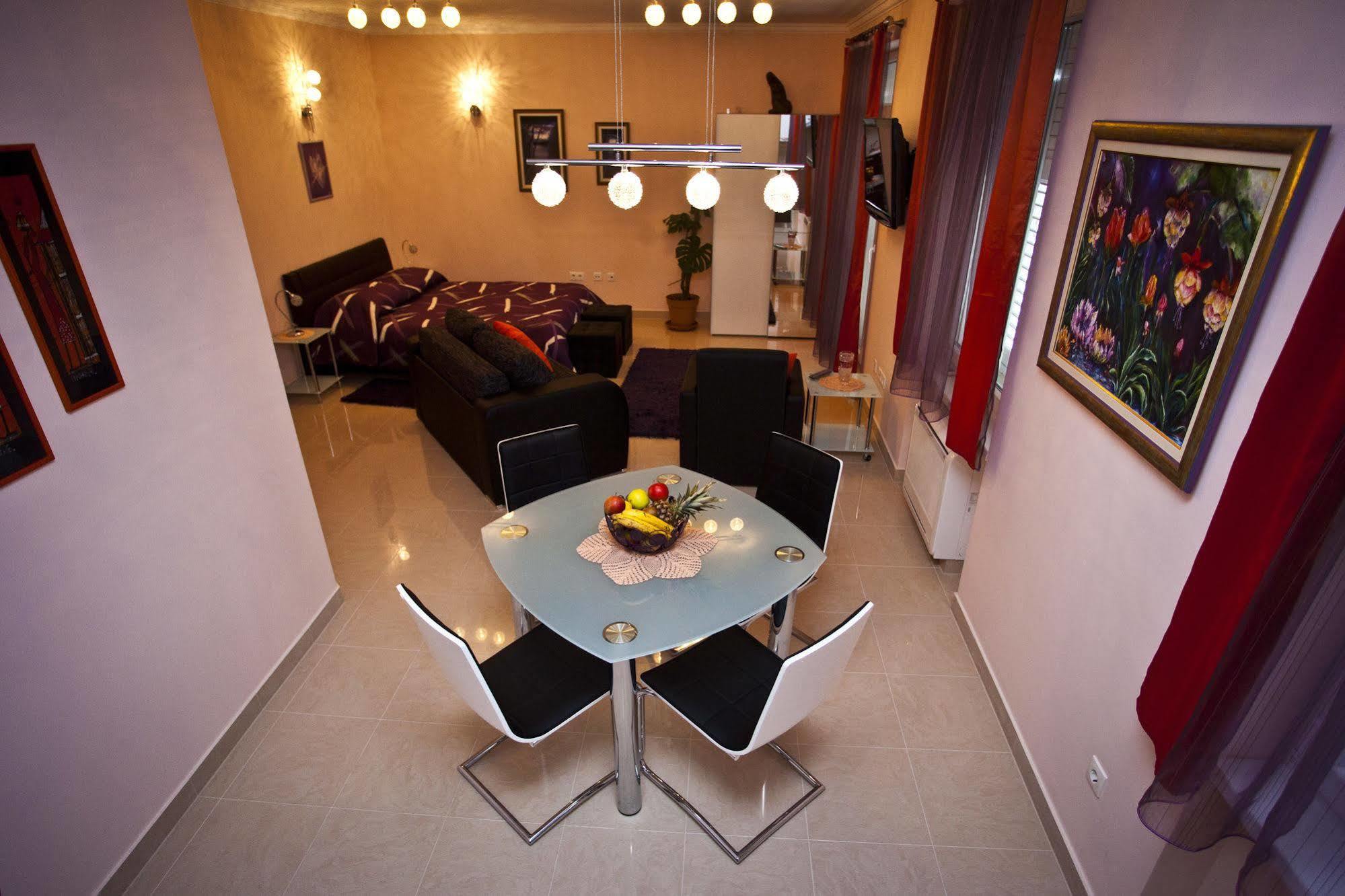 Split Apartments Peric Bagian luar foto