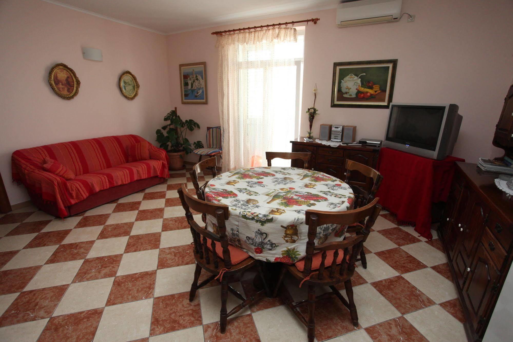 Split Apartments Peric Bagian luar foto