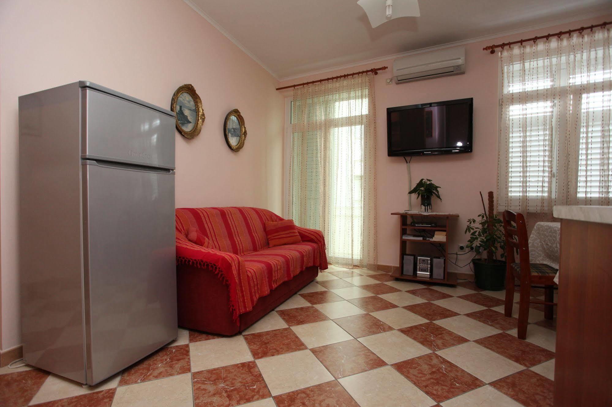 Split Apartments Peric Bagian luar foto