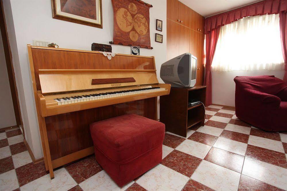 Split Apartments Peric Bagian luar foto
