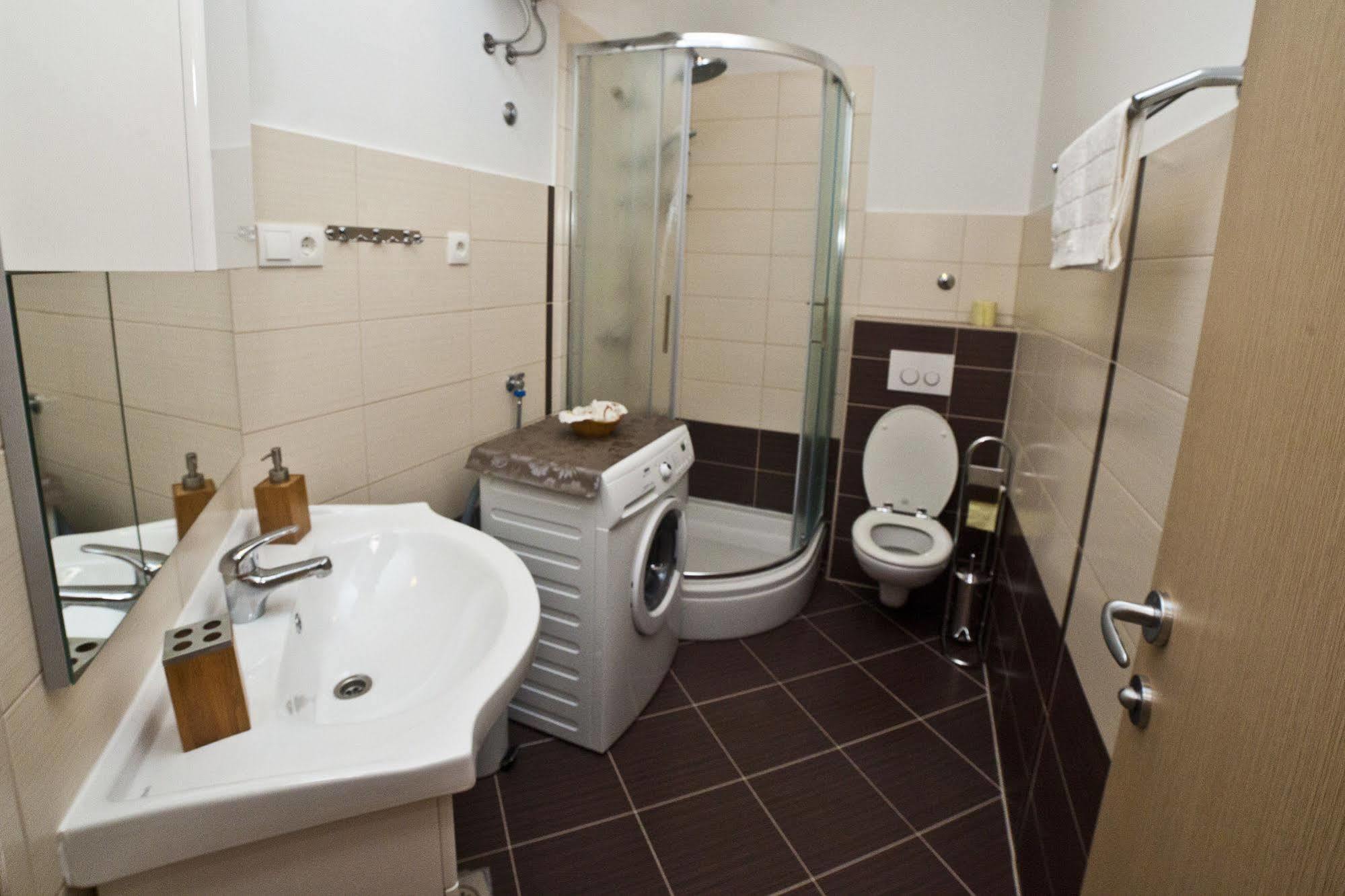 Split Apartments Peric Bagian luar foto