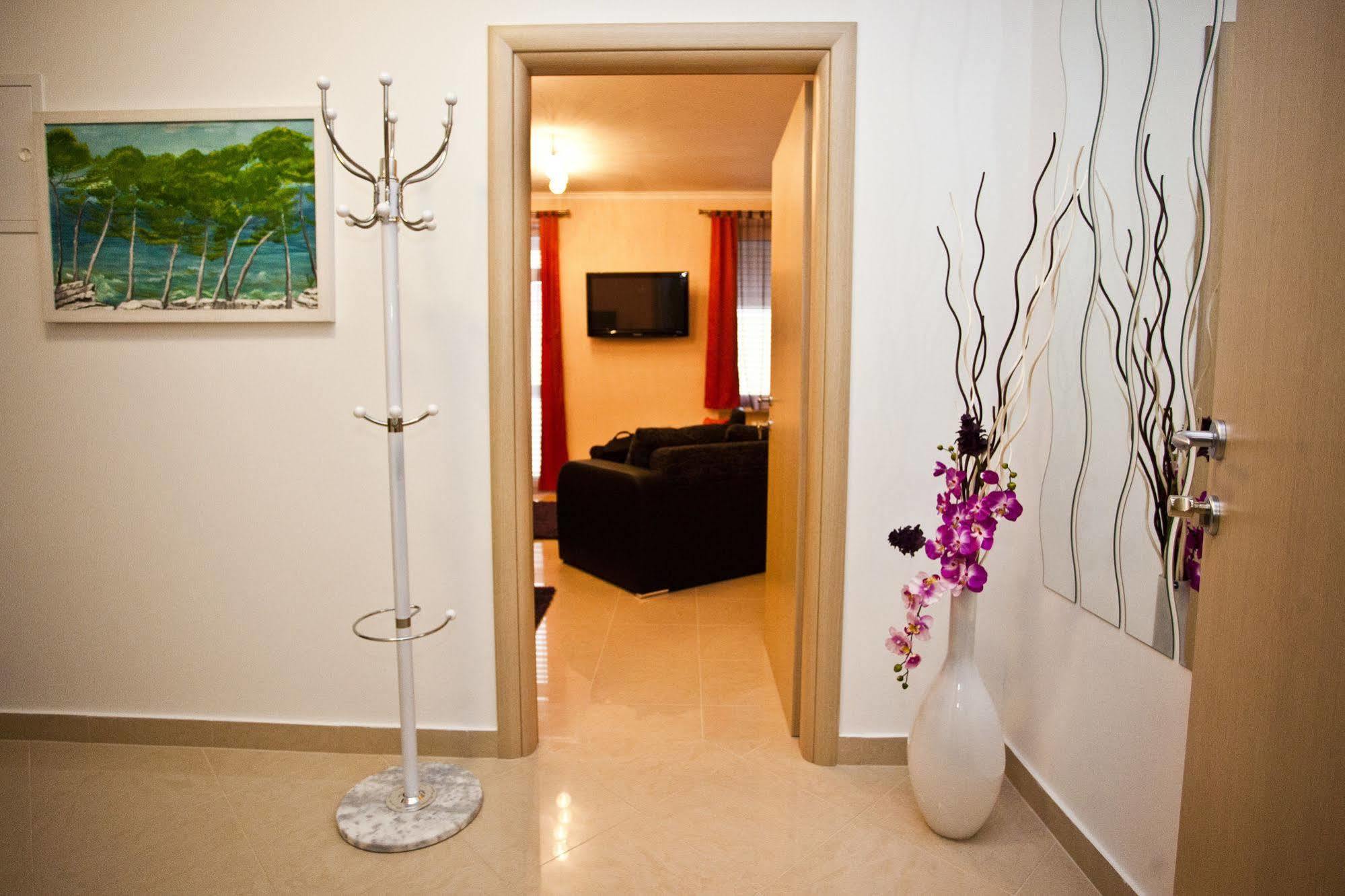 Split Apartments Peric Bagian luar foto