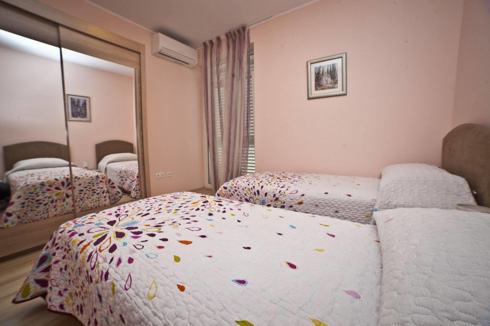 Split Apartments Peric Bagian luar foto