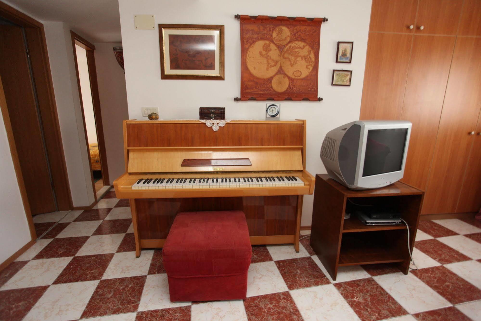 Split Apartments Peric Bagian luar foto