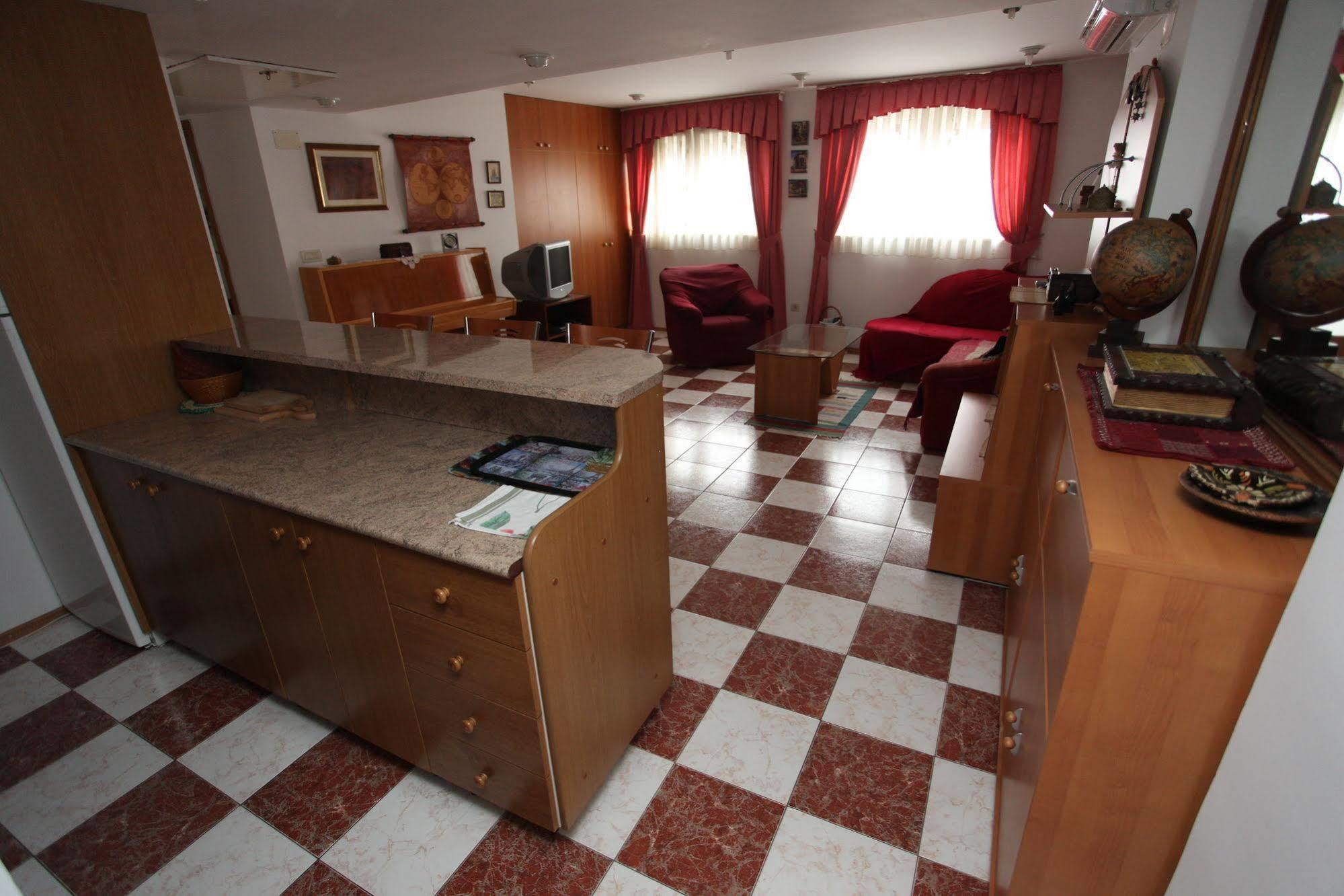 Split Apartments Peric Bagian luar foto