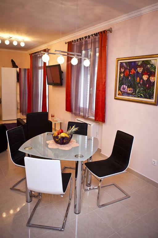 Split Apartments Peric Bagian luar foto